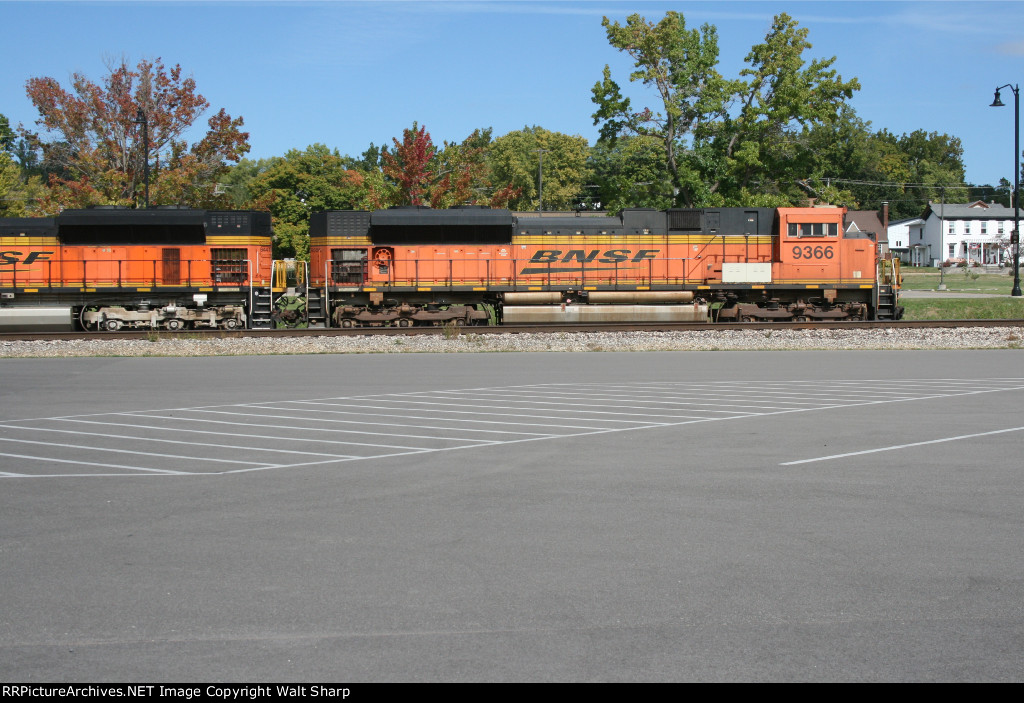 BNSF 9366